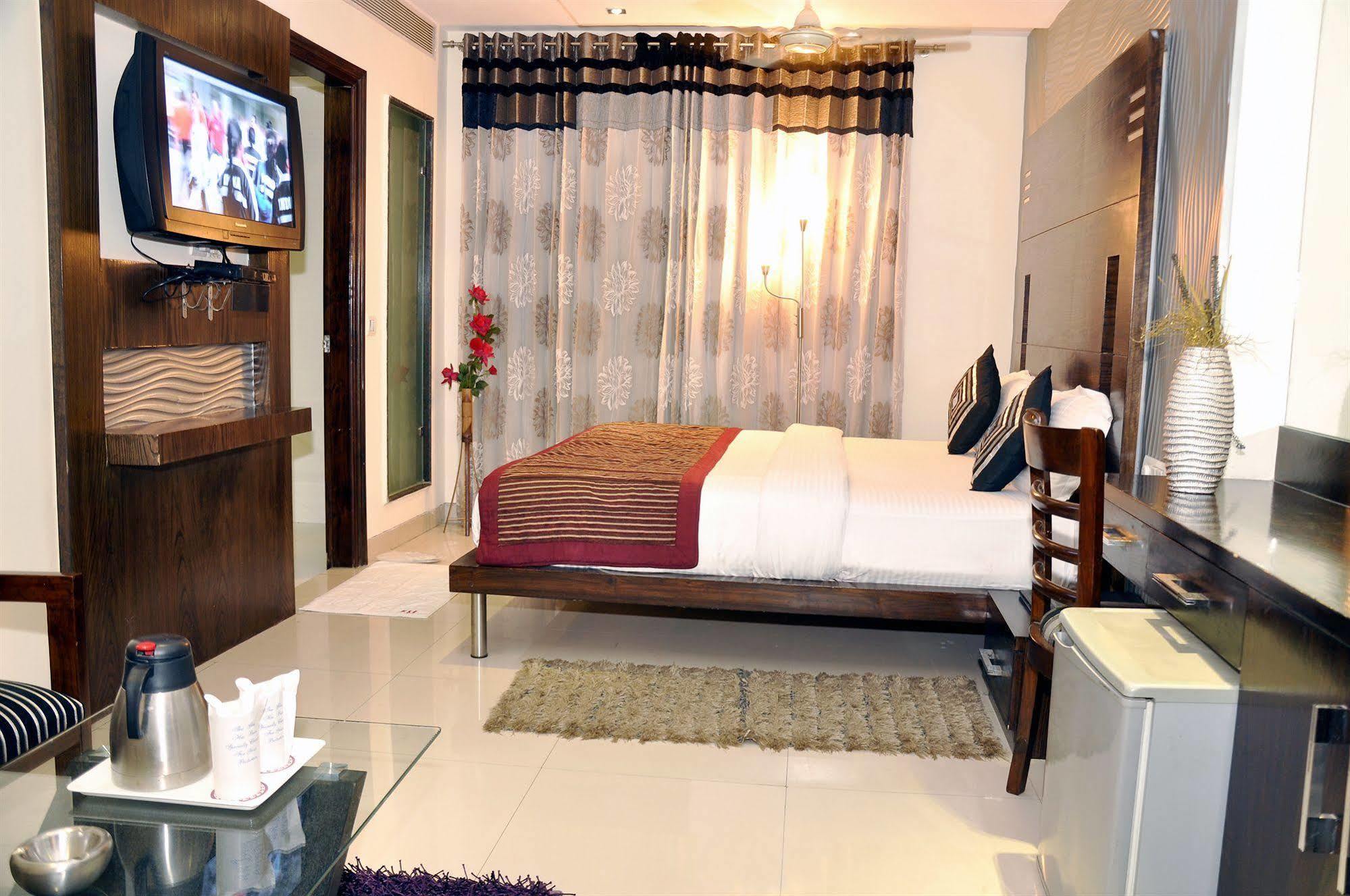 Hotel Delhi 55 -City Center Neu-Delhi Exterior foto