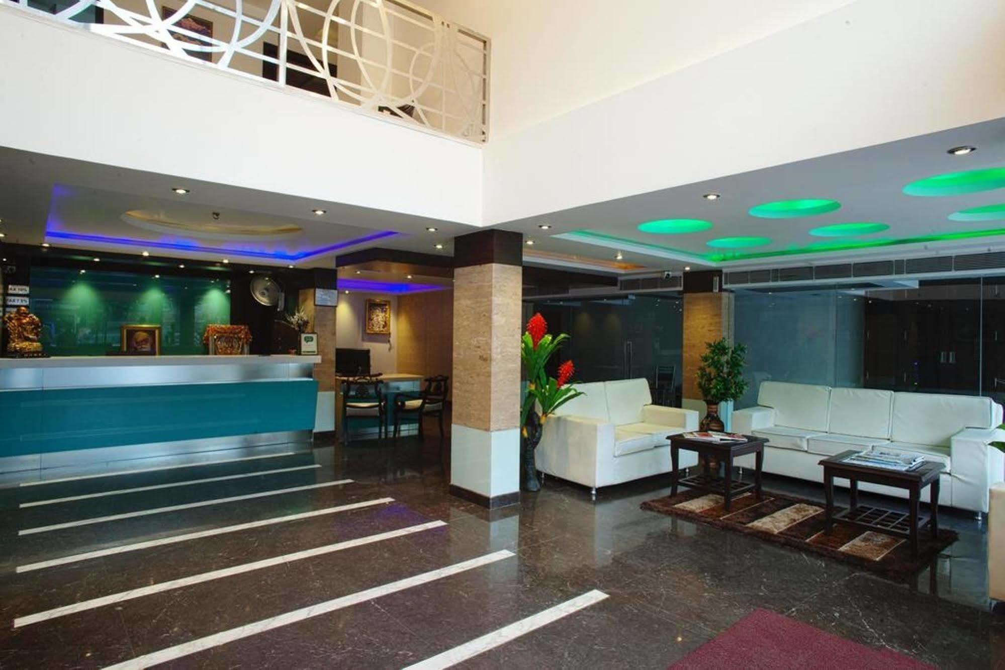 Hotel Delhi 55 -City Center Neu-Delhi Exterior foto