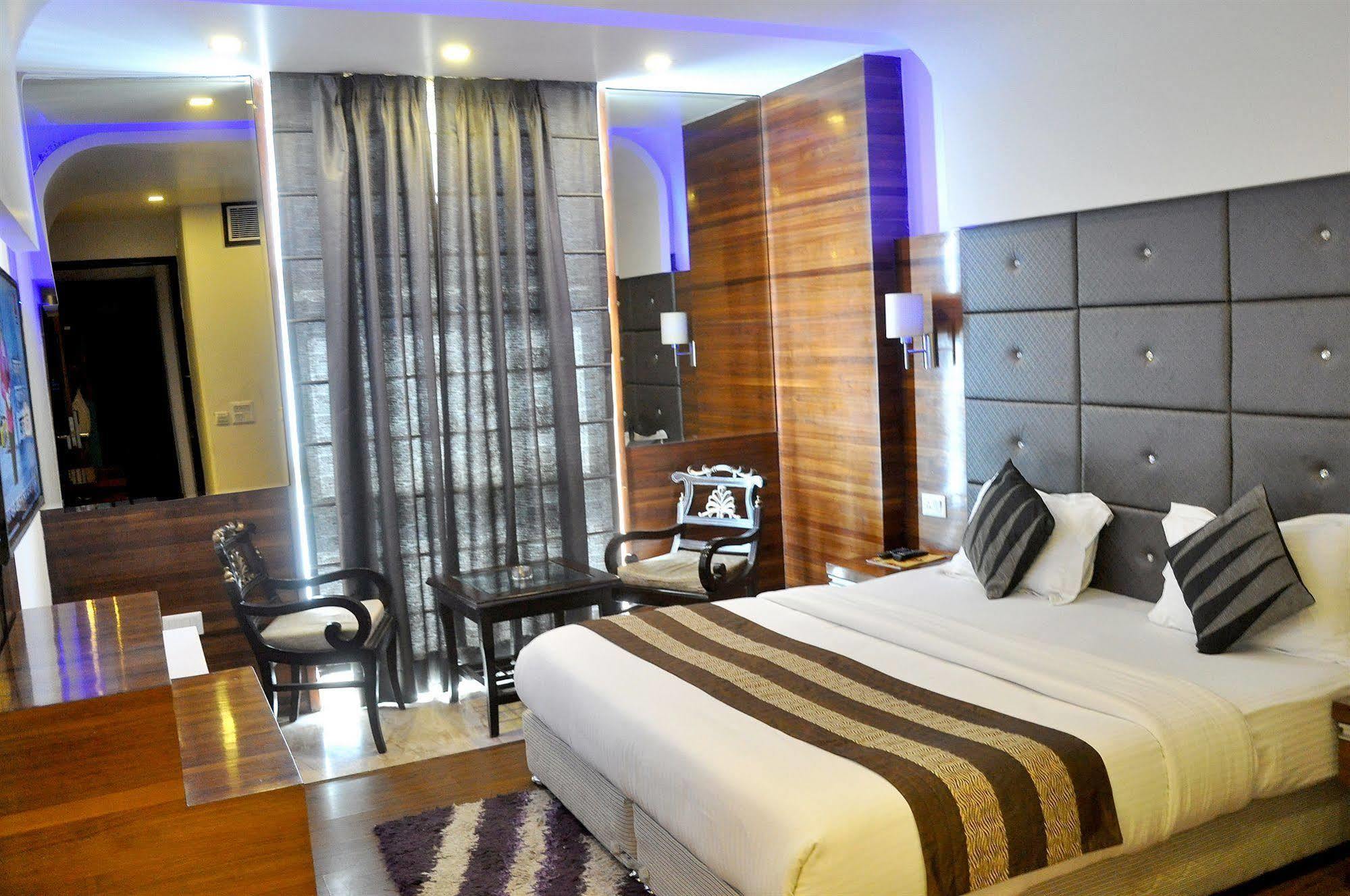 Hotel Delhi 55 -City Center Neu-Delhi Exterior foto